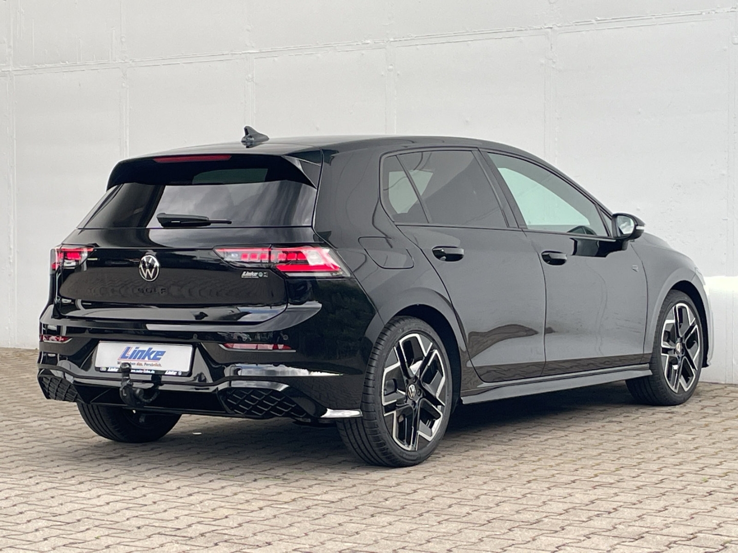 Golf VIII 1.5 eTSI DSG R-Line HUD/AHK/Kamera/ACC