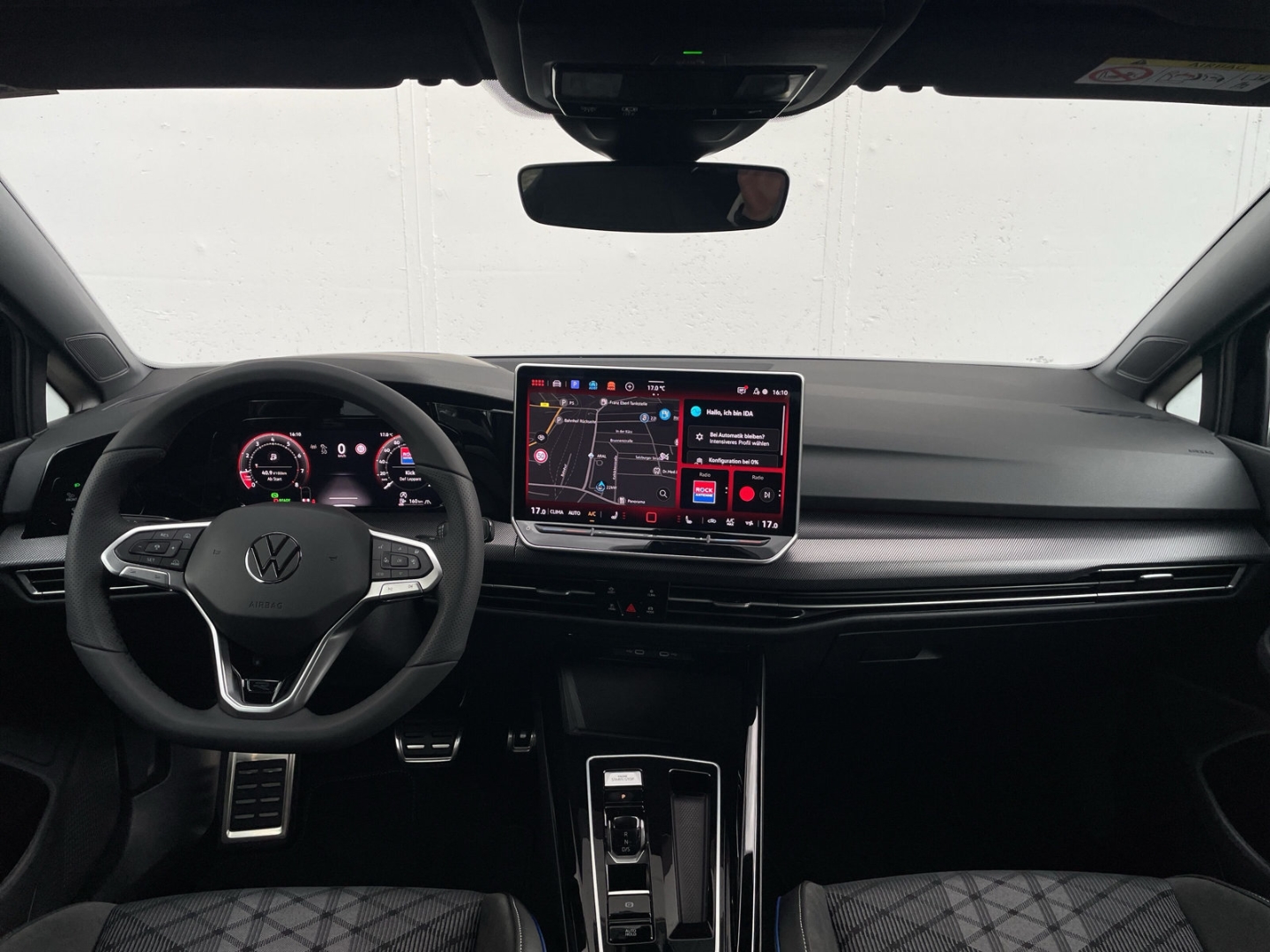 Golf VIII 1.5 eTSI DSG R-Line HUD/AHK/Kamera/ACC