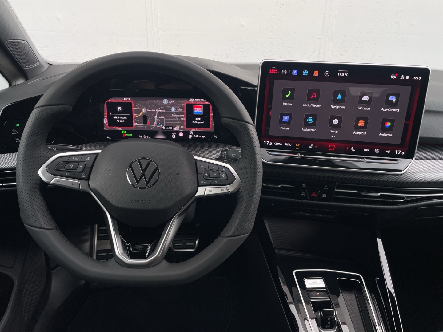 Golf VIII 1.5 eTSI DSG R-Line HUD/AHK/Kamera/ACC
