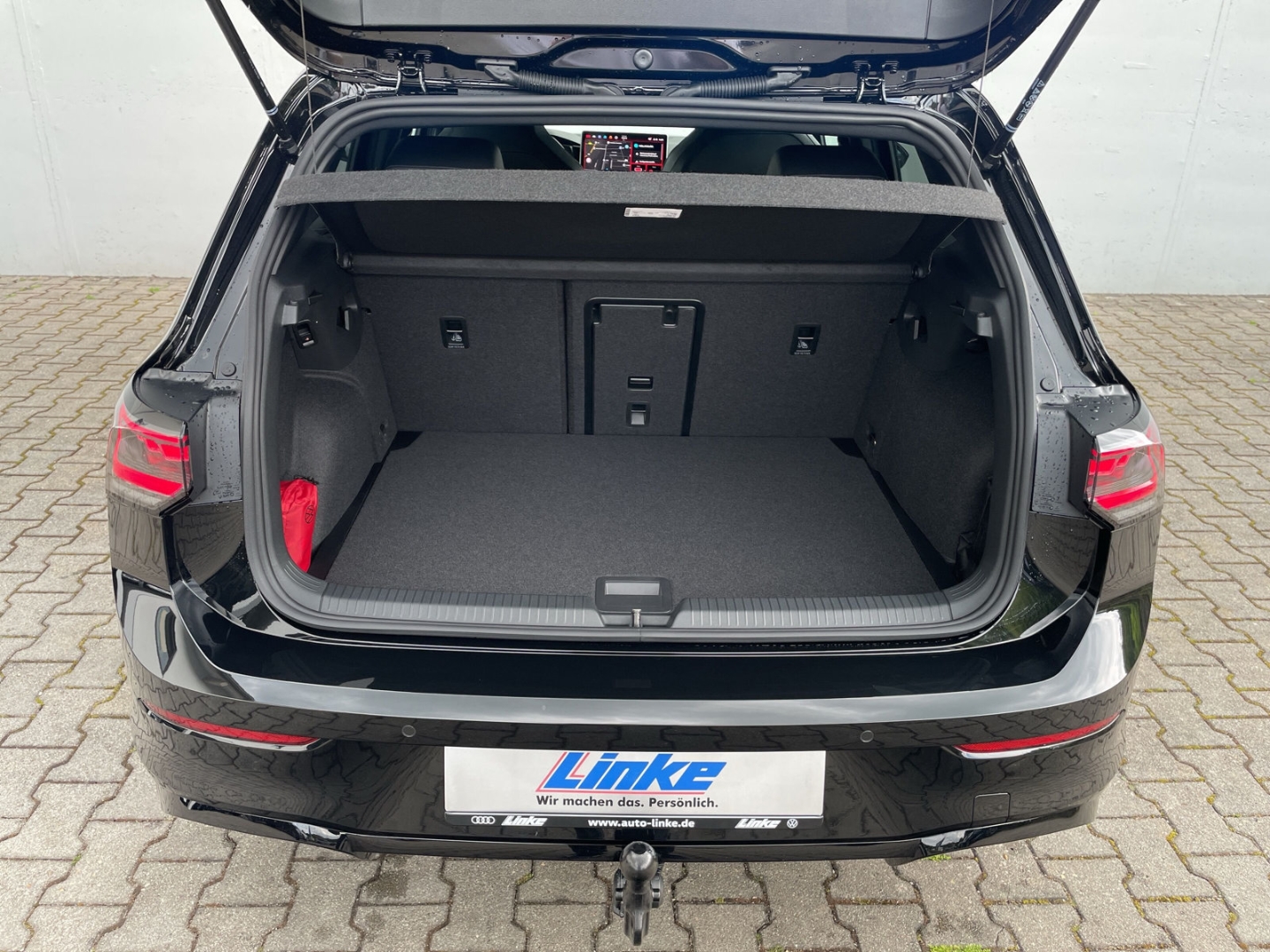 Golf VIII 1.5 eTSI DSG R-Line HUD/AHK/Kamera/ACC