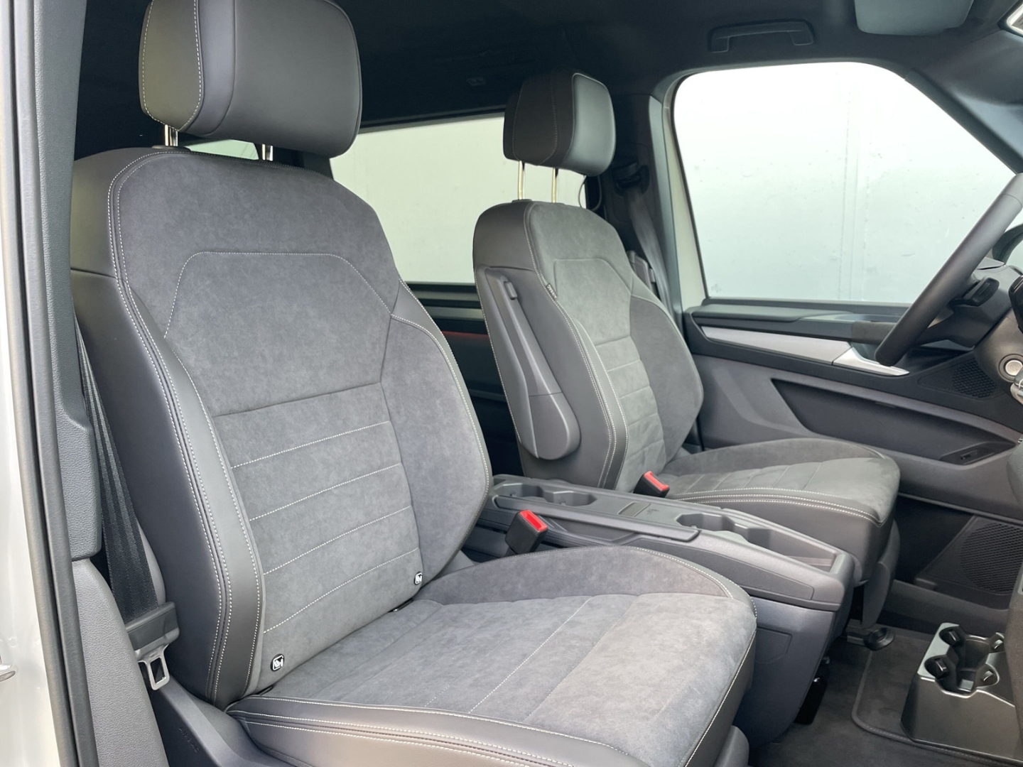 T7 Multivan Generation 2.0TSI DSG LÜ AHK/360°Kamera/ACC/App-Co/el.Heckklappe/Keyless/Matrix/Standhzg