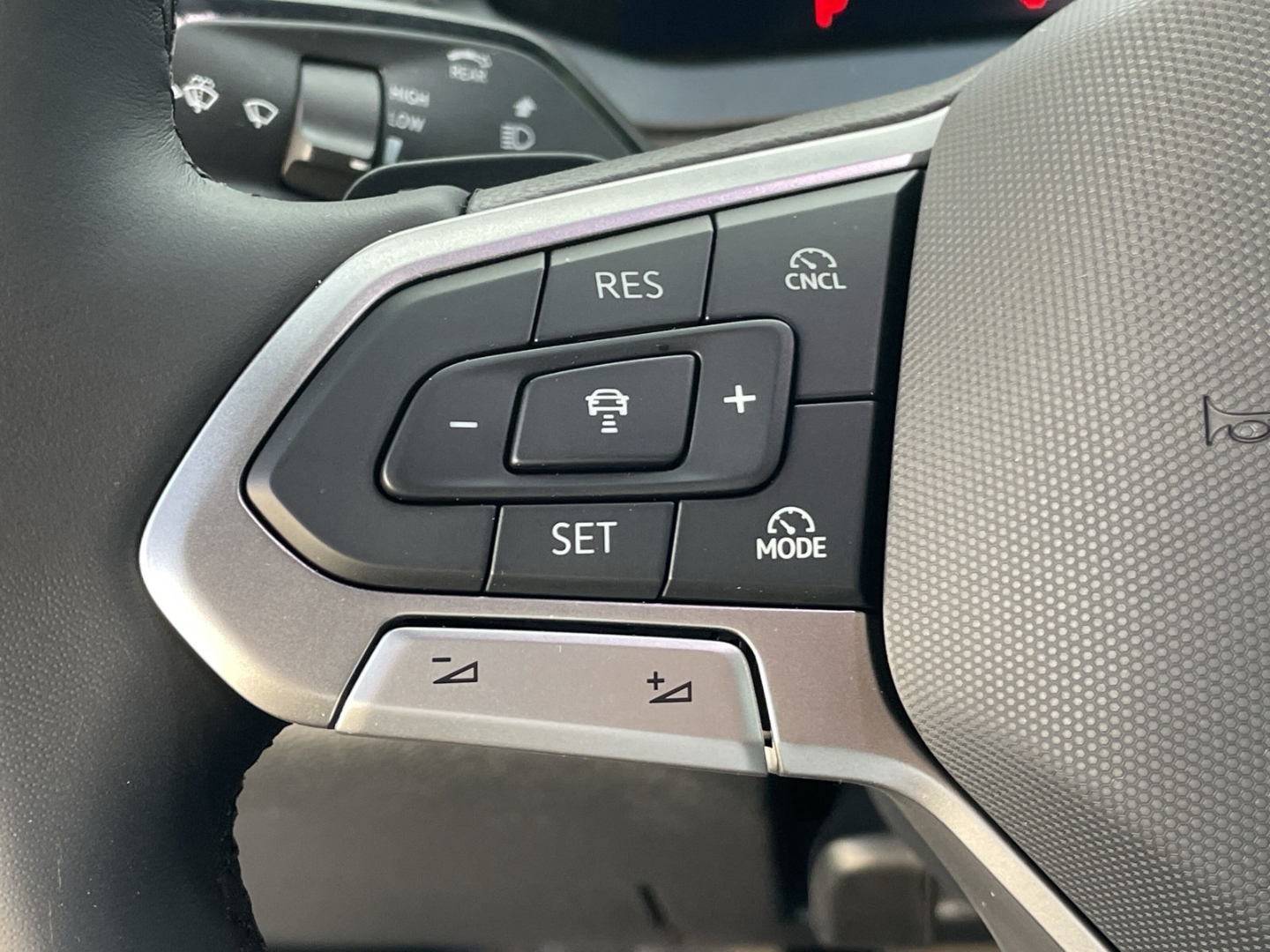 T7 Multivan Generation 2.0TSI DSG LÜ AHK/360°Kamera/ACC/App-Co/el.Heckklappe/Keyless/Matrix/Standhzg