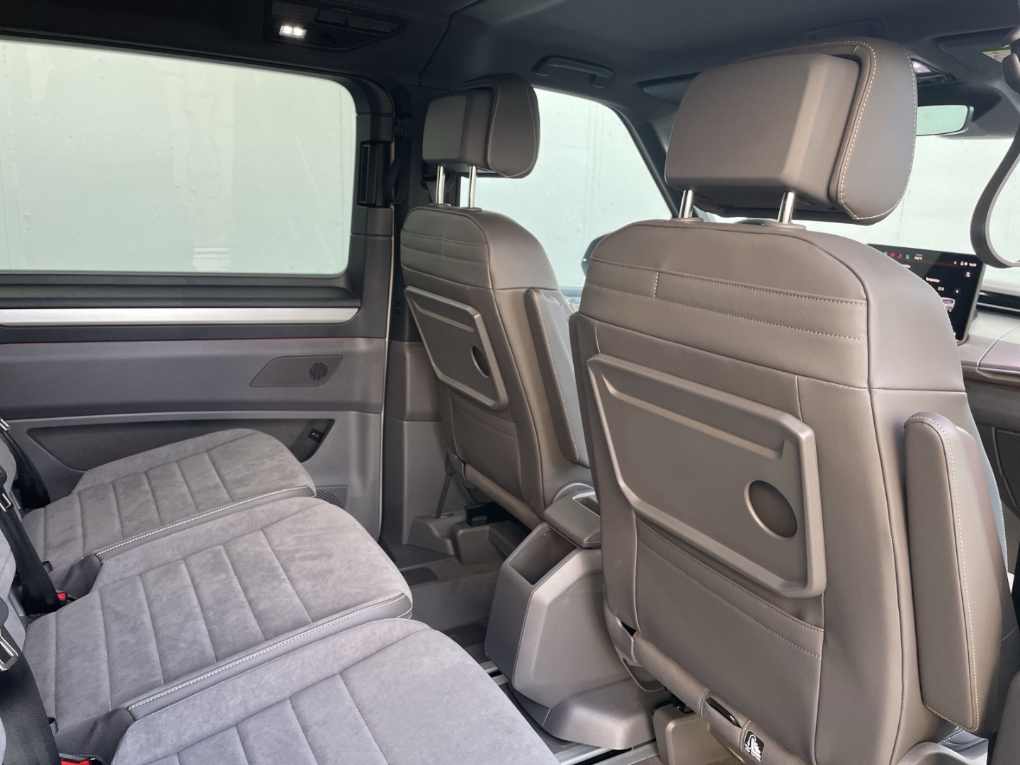 T7 Multivan Generation 2.0TSI DSG LÜ AHK/360°Kamera/ACC/App-Co/el.Heckklappe/Keyless/Matrix/Standhzg