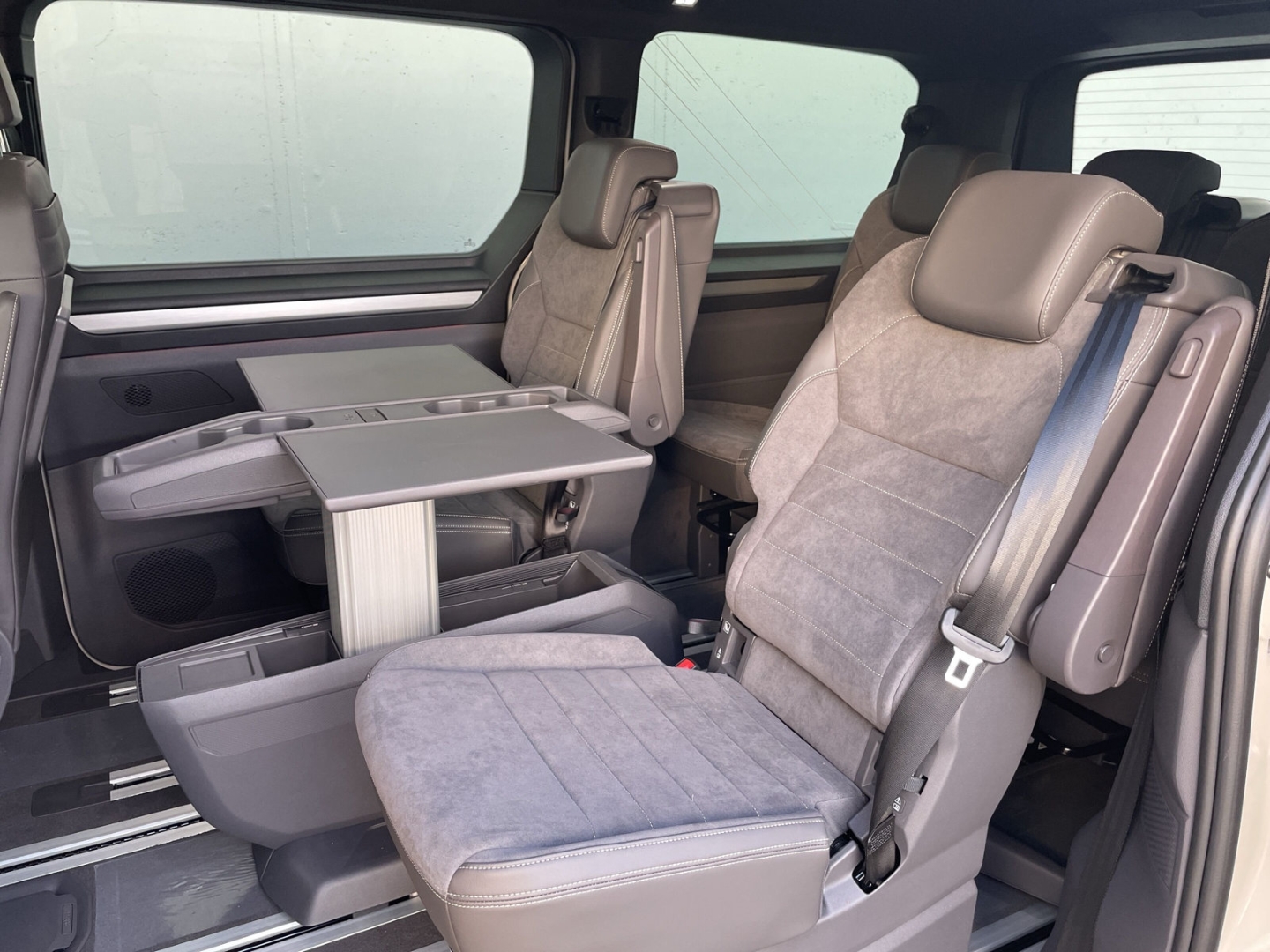 T7 Multivan Generation 2.0TSI DSG LÜ AHK/360°Kamera/ACC/App-Co/el.Heckklappe/Keyless/Matrix/Standhzg