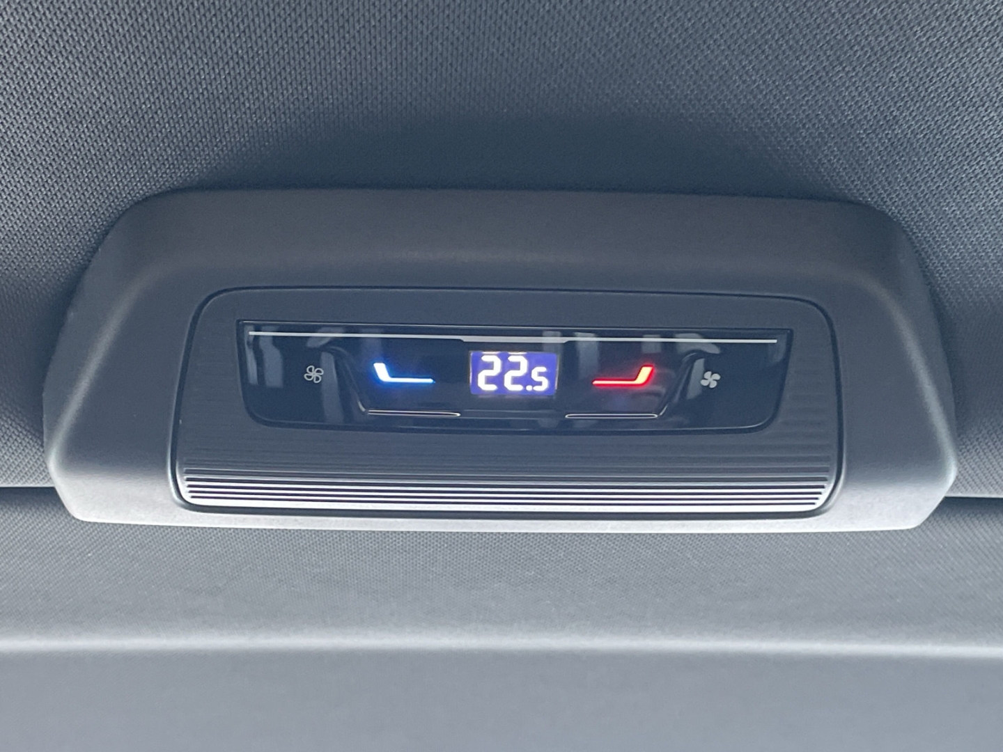 T7 Multivan Generation 2.0TSI DSG LÜ AHK/360°Kamera/ACC/App-Co/el.Heckklappe/Keyless/Matrix/Standhzg