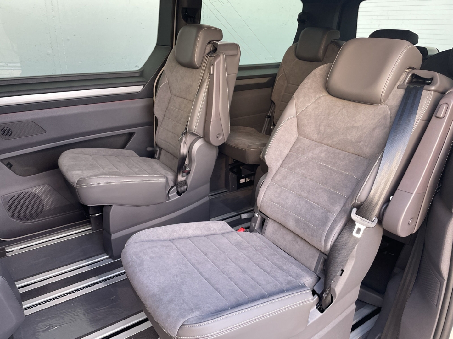 T7 Multivan Generation 2.0TSI DSG LÜ AHK/360°Kamera/ACC/App-Co/el.Heckklappe/Keyless/Matrix/Standhzg