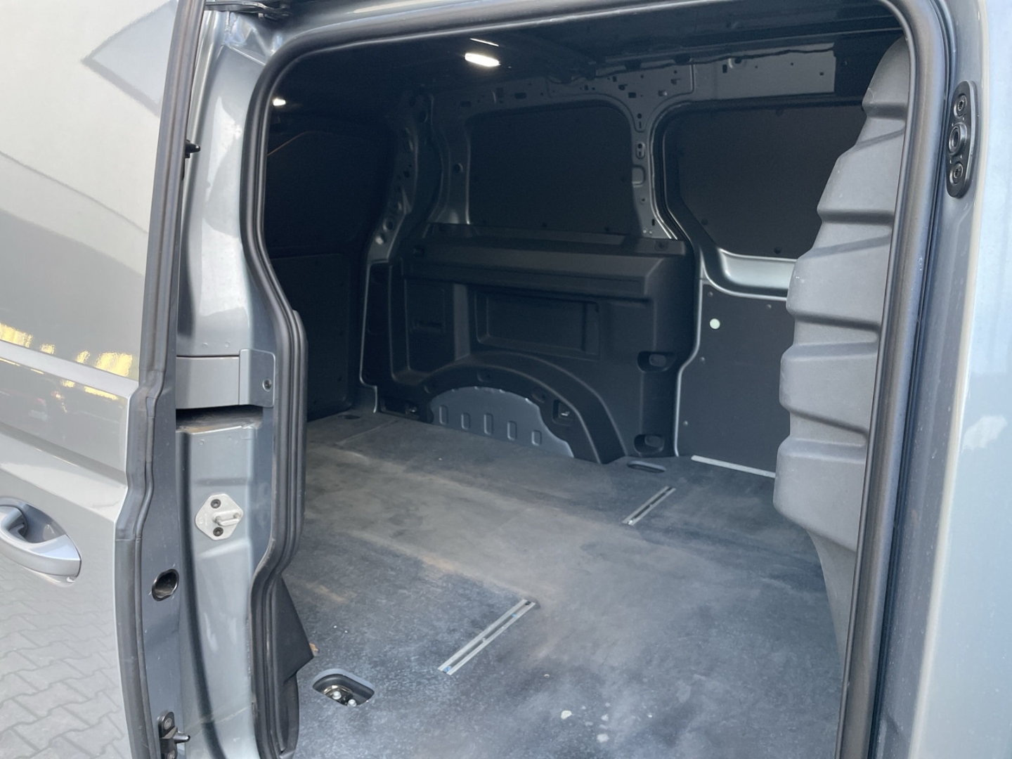 ID. Buzz Cargo 82 kWh AHK/Kamera/Sitz-&Lenkradhzg/LED/App-Connect/Climatronic