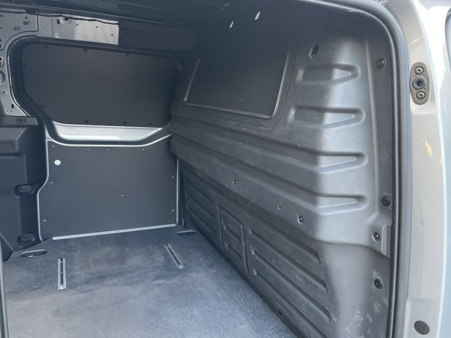 ID. Buzz Cargo 82 kWh AHK/Kamera/Sitz-&Lenkradhzg/LED/App-Connect/Climatronic