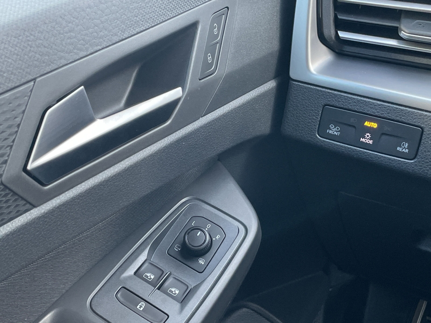 Caddy Edition 1.5 TSI DSG AHK/LED/Kamera/App-Connect/ACC/Travel/Spurwechsel/Sitzhzg/