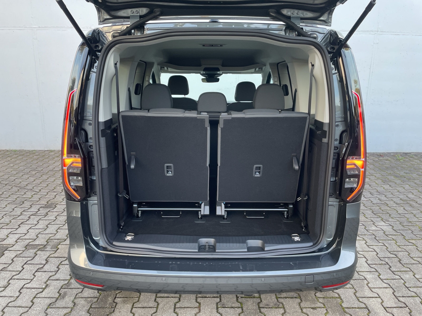 Caddy Edition 1.5 TSI DSG AHK/LED/Kamera/App-Connect/ACC/Travel/Spurwechsel/Sitzhzg/