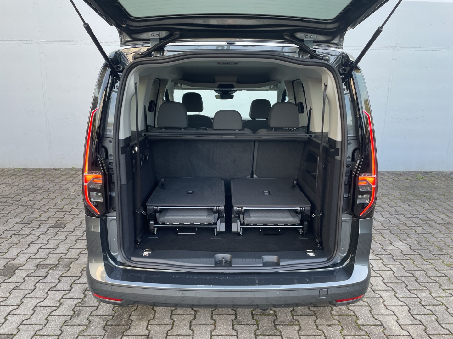 Caddy Edition 1.5 TSI DSG AHK/LED/Kamera/App-Connect/ACC/Travel/Spurwechsel/Sitzhzg/